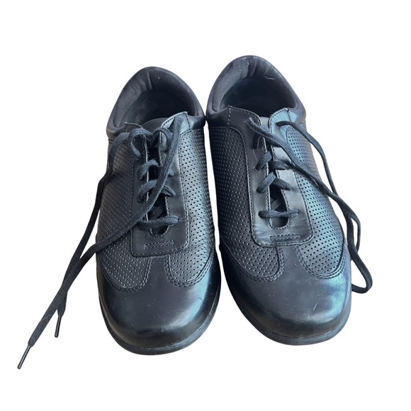 Vintage Kenneth Cole Reaction Women's Black Leather Perforated Lace Up Shoes- 8 - Picture 1 of 6